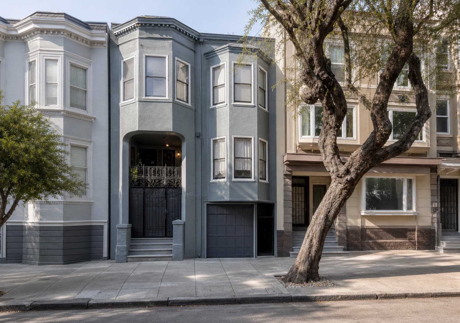San Francisco apartment building in the Haight