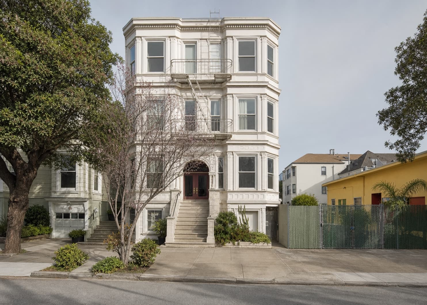 San Francisco apartment building in NOPA